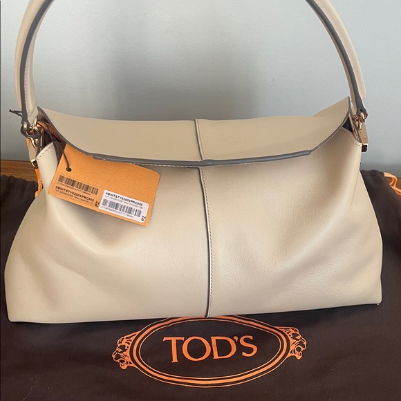 Tod's Cream Shoulder Bag with Gold Accents - Picture 7 of 16